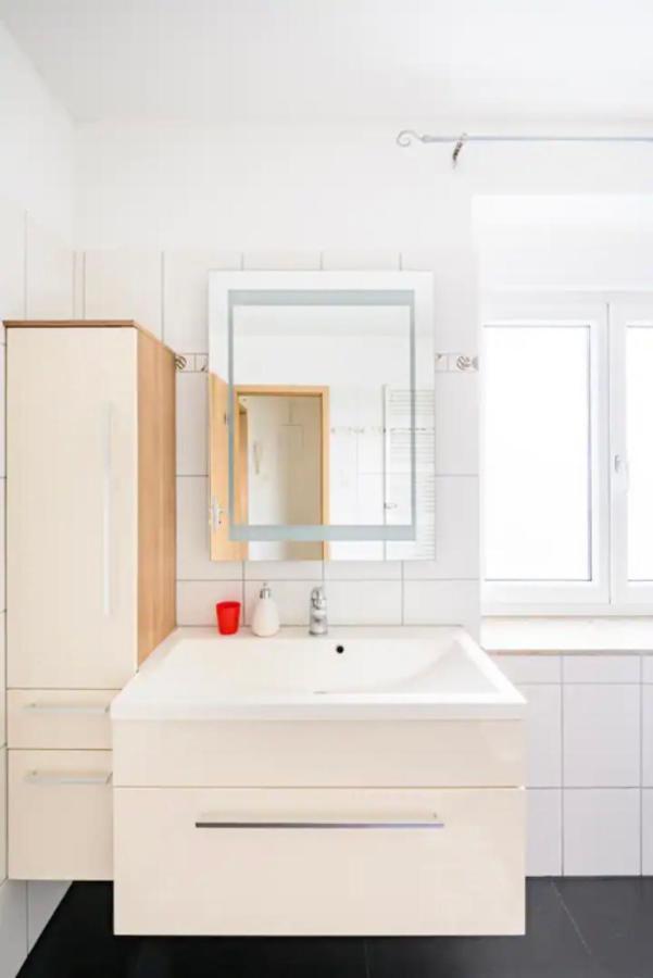 לוראך Guenstiges Gruenes Ferienzimmer Mit Separater Moderner Dusche מראה חיצוני תמונה