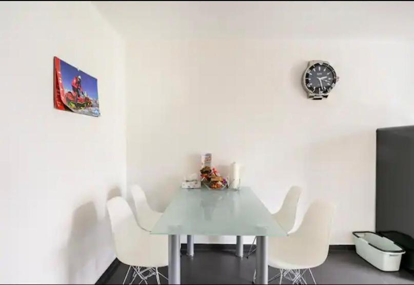 לוראך Guenstiges Gruenes Ferienzimmer Mit Separater Moderner Dusche מראה חיצוני תמונה