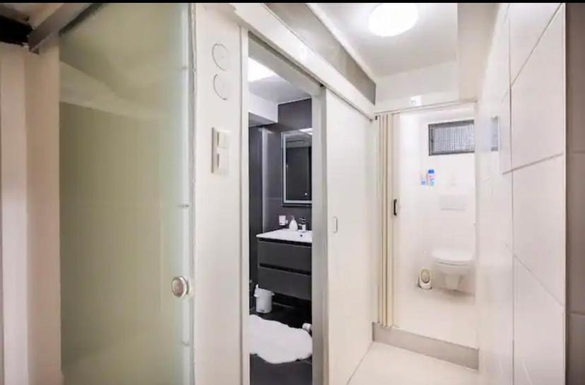לוראך Guenstiges Gruenes Ferienzimmer Mit Separater Moderner Dusche מראה חיצוני תמונה