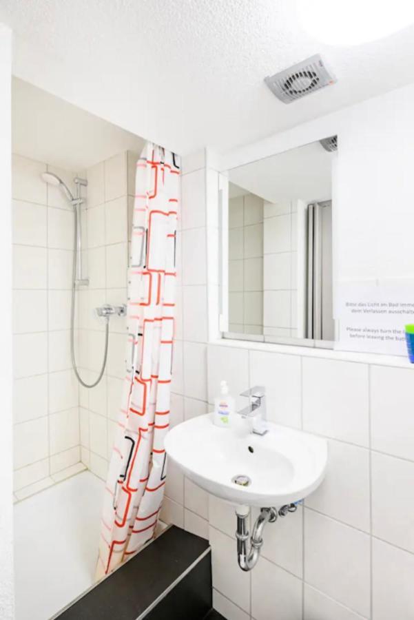 לוראך Guenstiges Gruenes Ferienzimmer Mit Separater Moderner Dusche מראה חיצוני תמונה