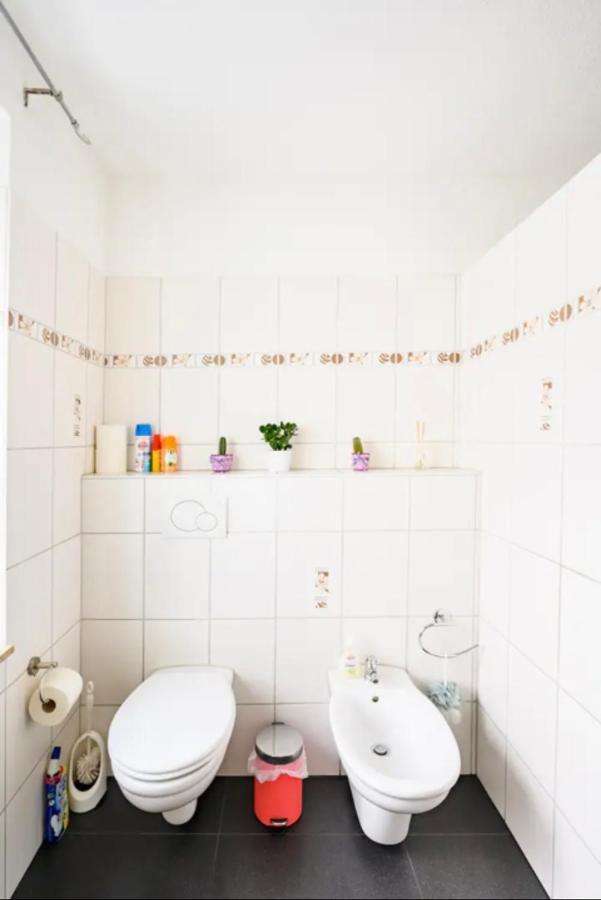 לוראך Guenstiges Gruenes Ferienzimmer Mit Separater Moderner Dusche מראה חיצוני תמונה