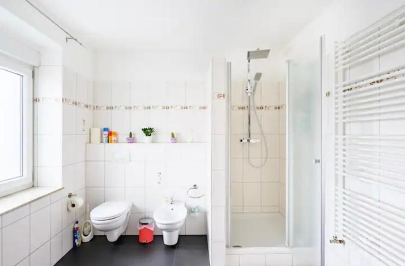לוראך Guenstiges Gruenes Ferienzimmer Mit Separater Moderner Dusche מראה חיצוני תמונה