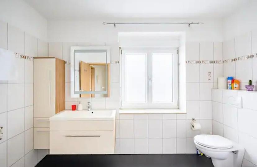 לוראך Guenstiges Gruenes Ferienzimmer Mit Separater Moderner Dusche מראה חיצוני תמונה